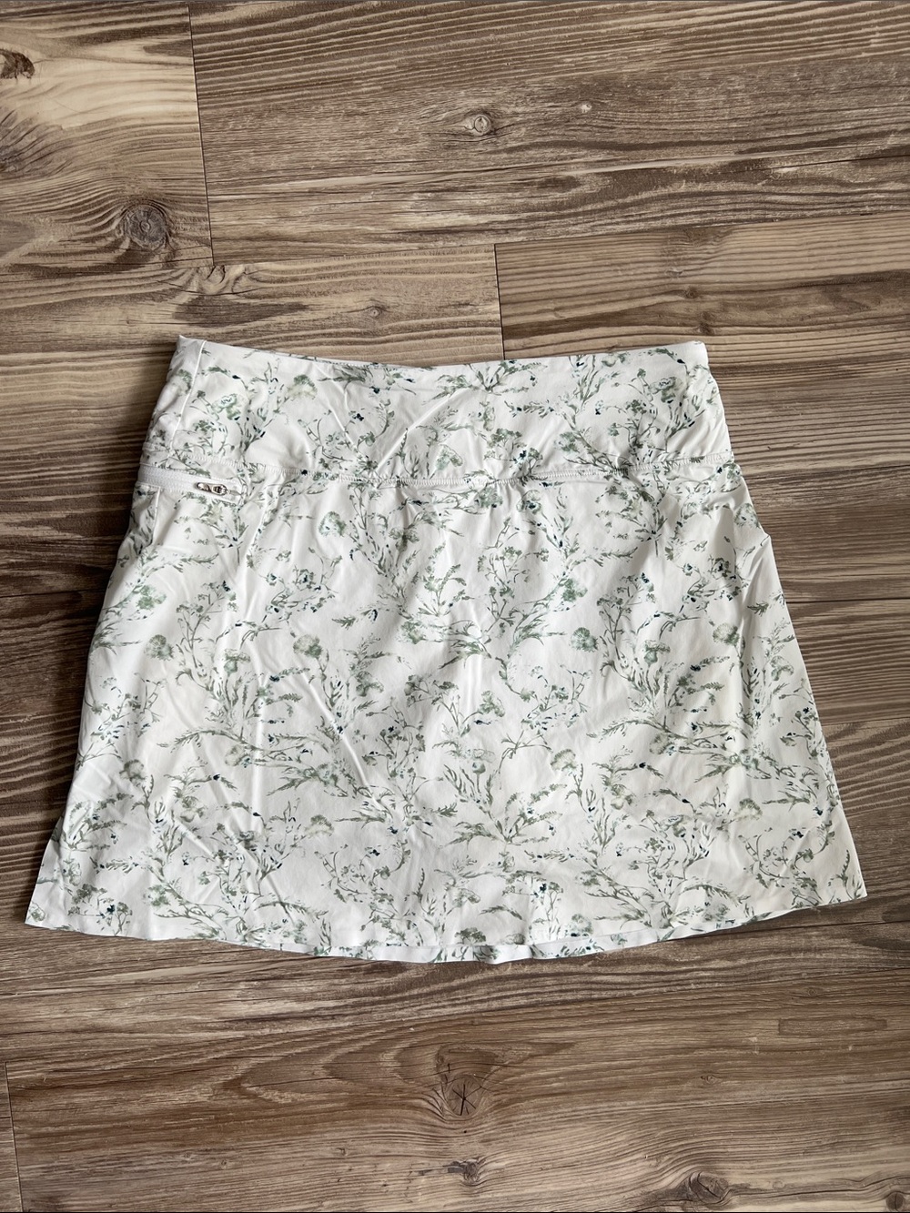 Greyson Clothiers Phoenix Golf Skort Botanical Sketch Floral White Sage Green